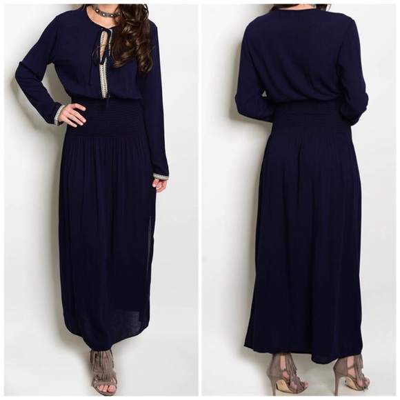 Dresses & Skirts - 💟💼Boho Chic Navy Maxi Dress w/crm crochet M